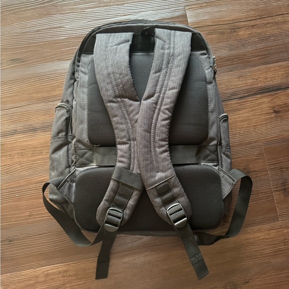 Samsonite Laptop Backpack. Excellent, very gently used condition. Price is firm$ - Picture 3 of 6